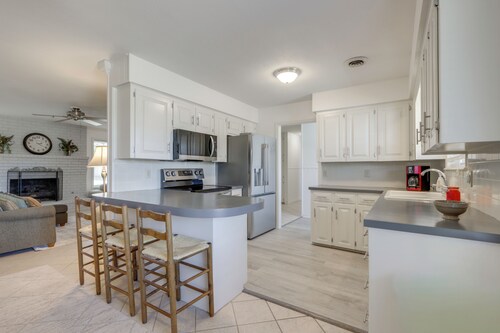 Near Trails & Dtwn Springdale! Dog-Friendly Home