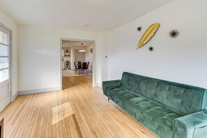 Unclassified image, 3 of 24, button