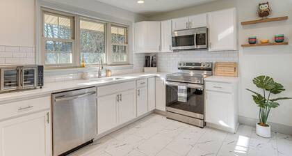 2 Mi to Lancaster City Center: Quiet Family Home