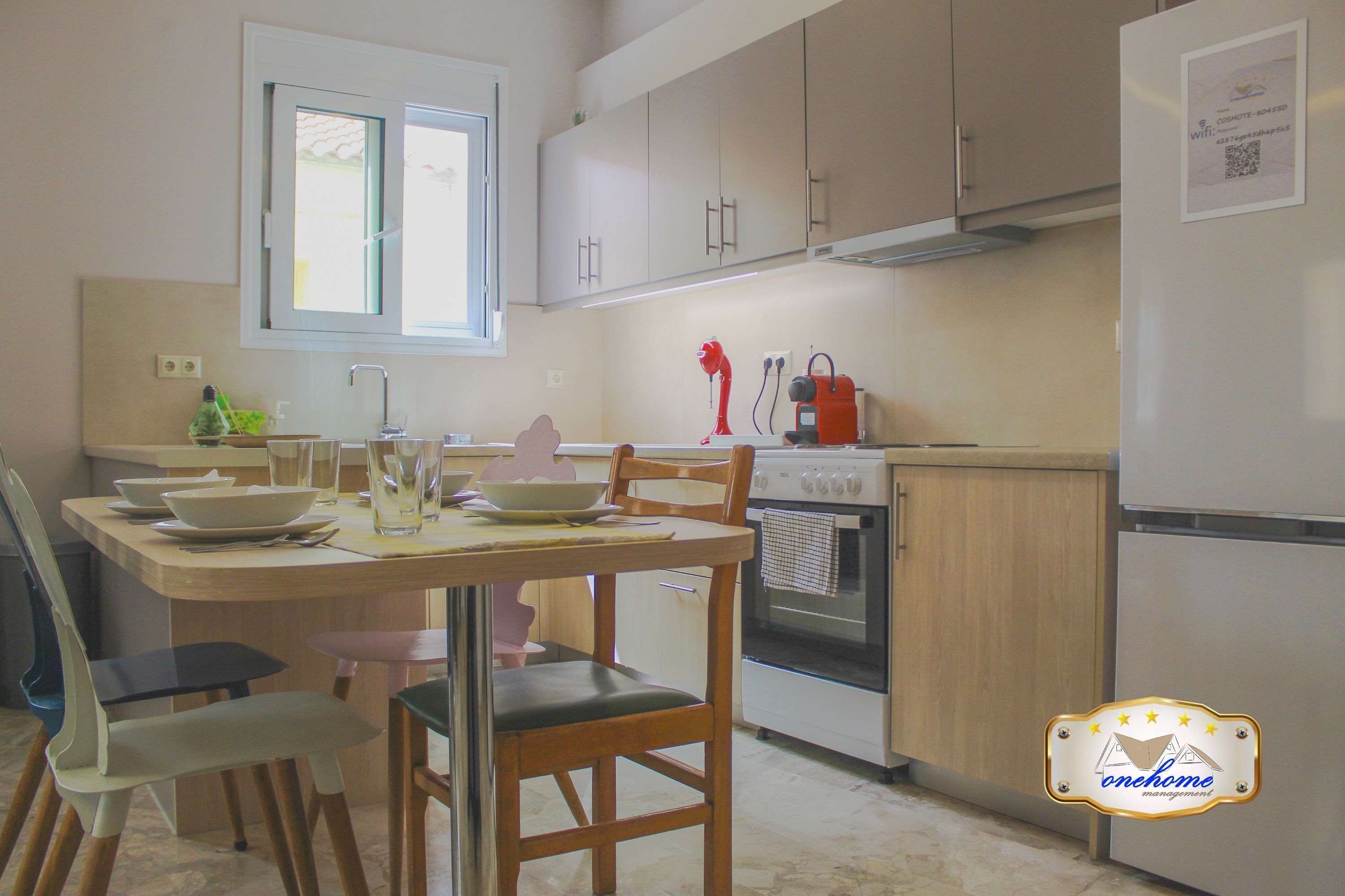 Fridge, oven, stovetop, coffee/tea maker