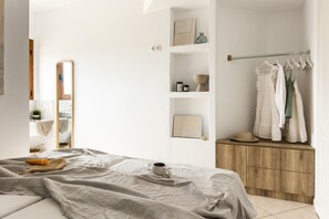 3 bedrooms, iron/ironing board, travel cot, free WiFi - Luxury house with Pool & Seaview - Infinite Blue (Ligaria)