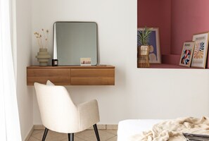 3 habitaciones, tabla de planchar con plancha y cuna de viaje 