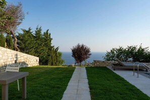 Property grounds - Dreamy house with Pool & Seaview - Infinite Blue (Ligaria)