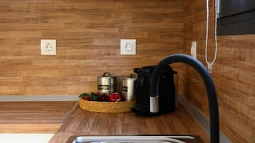 Cafetière/bouilloire, réfrigérateur, grille-pain