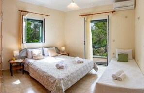 2 bedrooms, iron/ironing board, free WiFi, bed sheets - Nikis Country House - Lefkada BnB Private Parking (Ligia)