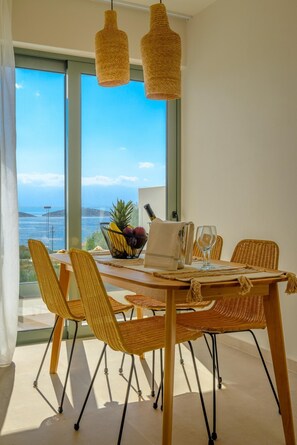 Dining - Branch Suite w Shared Pool by Roots Suites (Agios Nikolaos)