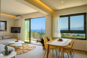 TV - Crown Suite w Shared Pool by Roots Suites (Agios Nikolaos)