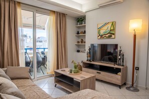 TV - Sky 7 View Apartment (Heraklion)