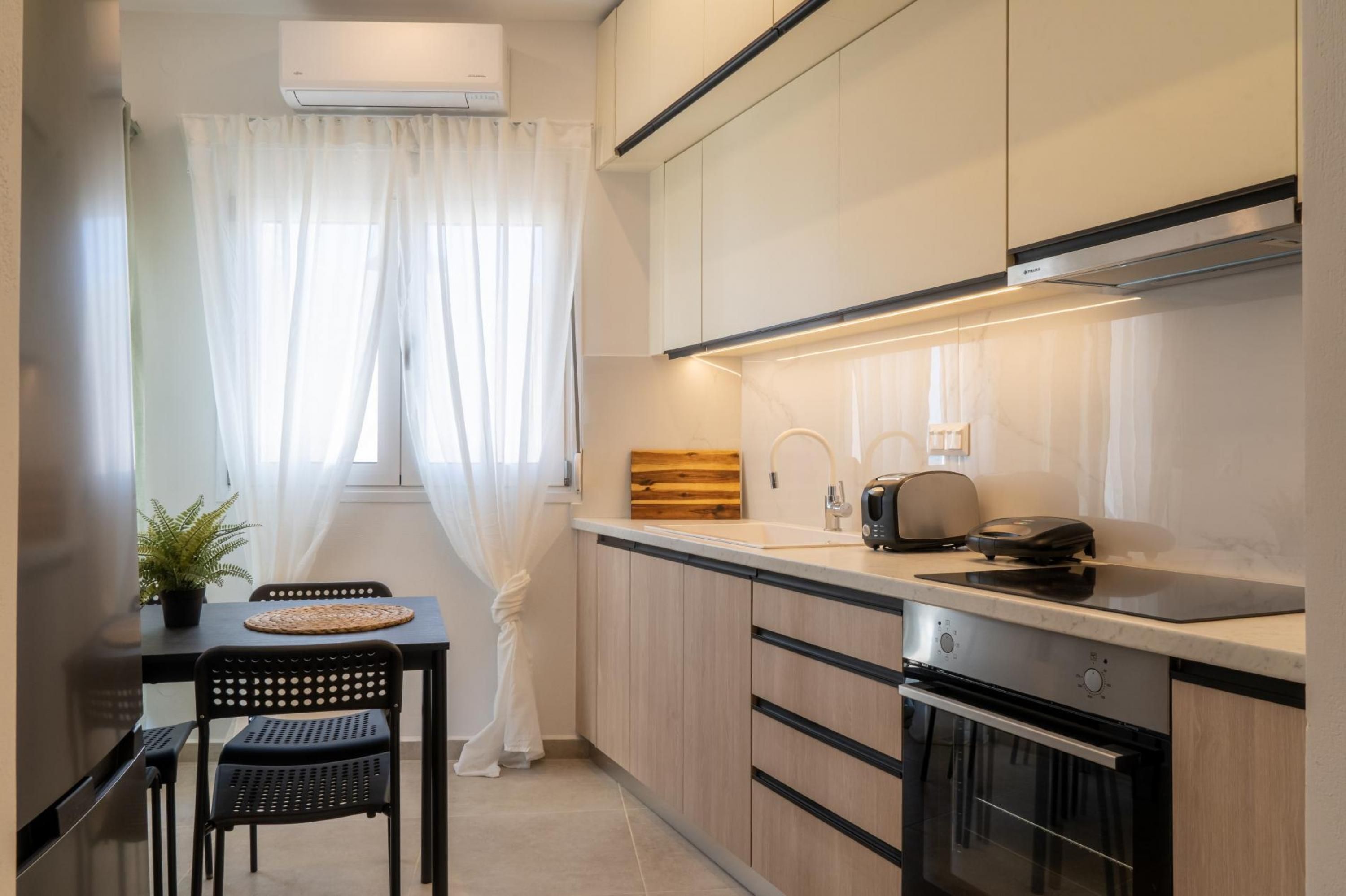 Coffee/tea maker, fridge, microwave, oven