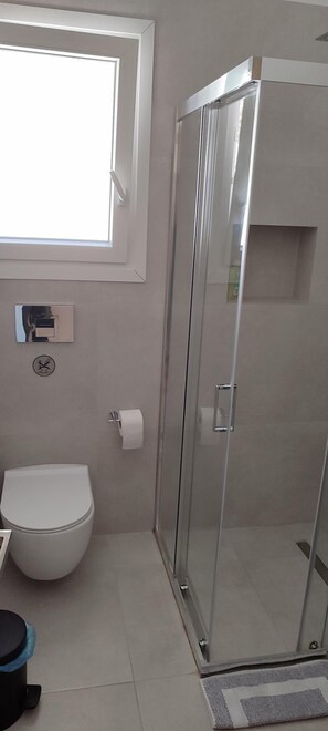 Shower, hair dryer, towels - Two Bedroom Villa - Villa 1 (Agios Nikitas)