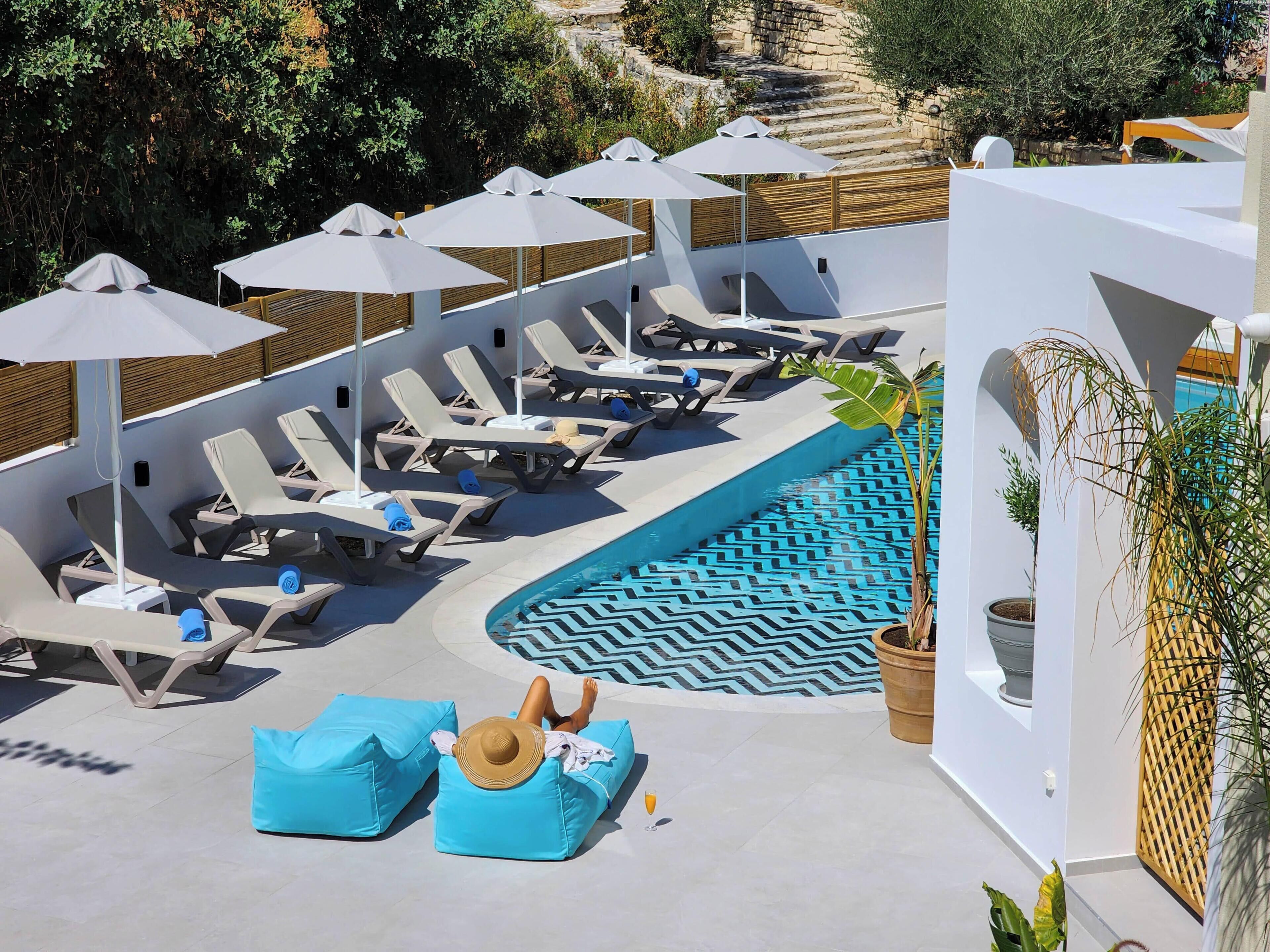 Outdoor pool, free cabanas, pool umbrellas