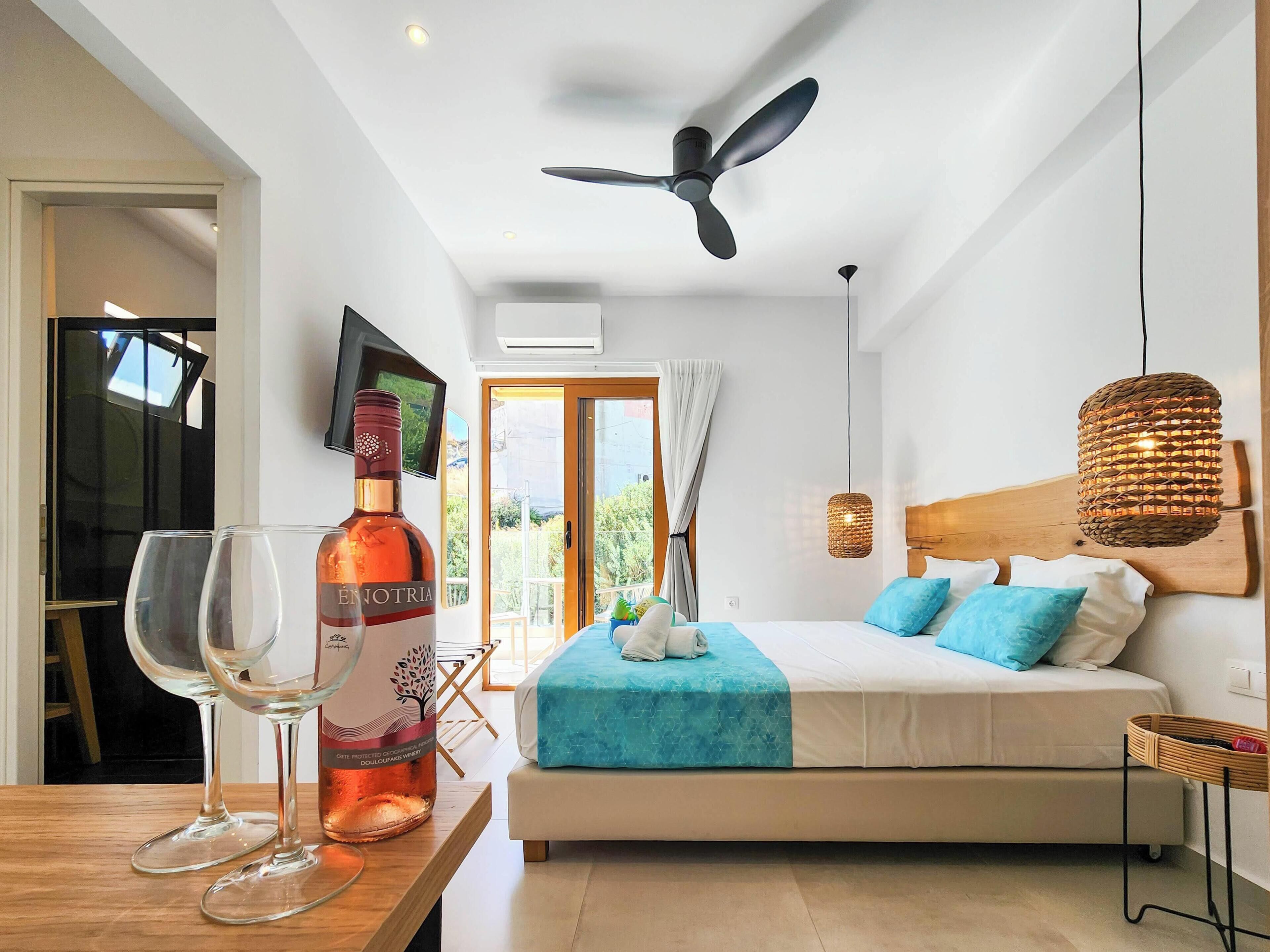 Familjerum - balkong | Värdeförvaringsskåp på rummet, mörkläggningsgardiner och gratis wi-fi