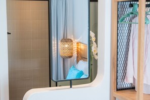 In-room safe, blackout drapes, free WiFi