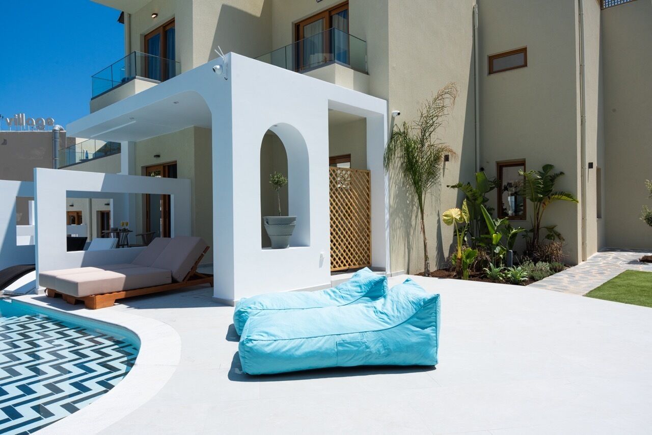 Standaard tweepersoonskamer, balkon, uitzicht op zwembad | Terras