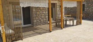 Outdoor dining - One Bedroom Villa - Villa 2 (Agios Nikitas)