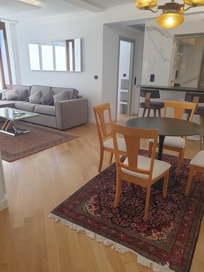 Interior - Deluxe apartment  in Athens (Athina)