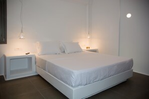 Iron/ironing board, travel cot, free WiFi, bed sheets - Suite with Hot Tub Thoe (Vothonas)