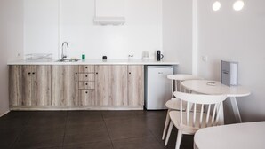 コーヒー / ティーメーカー、冷蔵庫、コンロ、トースター