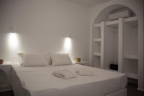 Iron/ironing board, travel cot, free WiFi, bed sheets - Suite Private Pool Speo (Vothonas)