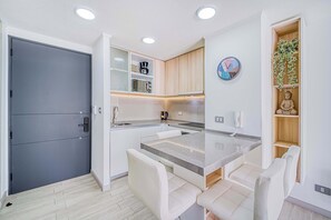 Fridge, microwave, stovetop, toaster - Nido Costa 2D Wifi & Parking (Concón)