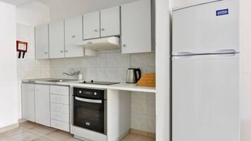 Kühlschrank, Ofen, Herdplatte, Hochstuhl