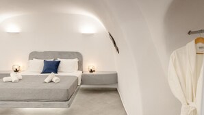1 habitación, tabla de planchar con plancha y cuna de viaje 