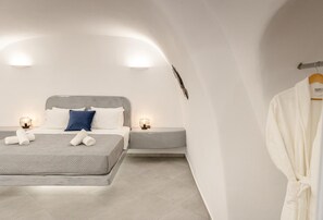 Iron/ironing board, travel cot, free WiFi, bed sheets - Iconic Cave | Plunge Pool | Sea & Sunset View (Oia)