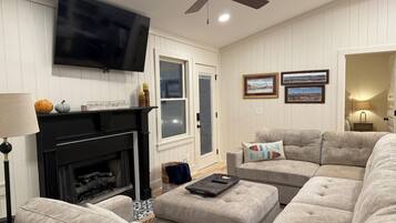 Smart TV, fireplace