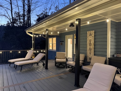 New listing 10% off per night. Cozy cottage on the river & minutes to Dahlonega.