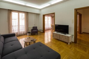 TV - Capricorn - Luxurious apartment in Kolonaki (Athina)