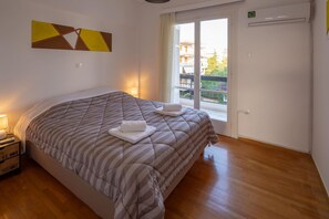 2 habitaciones, tabla de planchar con plancha y cuna de viaje 