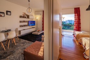 2 bedrooms, iron/ironing board, travel cot, free WiFi - Archer - Sea view Apartment (Voula)