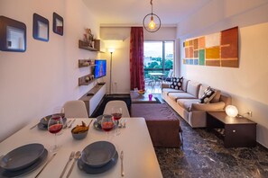 TV - Archer - Sea view Apartment (Voula)