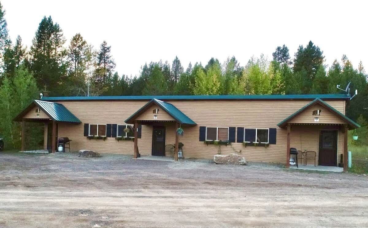 Welcome to A Lux Bear Cave #2.