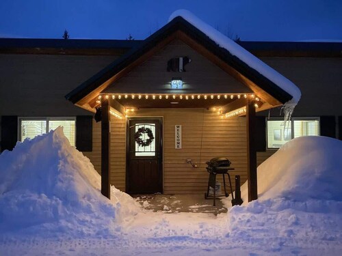 Pet-Friendly | Yellowstone 31 MI | Bear Cave 2