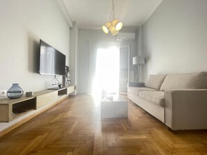TV - Hermes - Acropolis Residence Apartment (Athina)