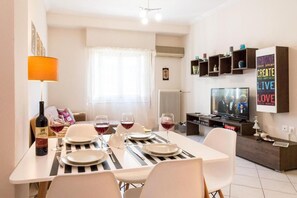 Dining - Pisces City Center Apartment (Athina)