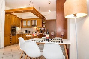 Dining - Pisces City Center Apartment (Athina)