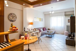 TV - Pisces City Center Apartment (Athina)