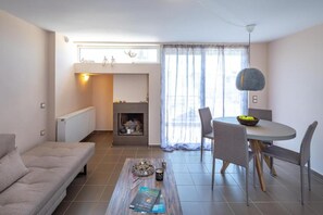 TV - Solon - Deluxe City Center Apartment (Agios Dimitrios)