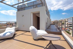 Terrace/patio - Solon - Deluxe City Center Apartment (Agios Dimitrios)