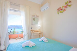 2 bedrooms, iron/ironing board, travel cot, bed sheets - Evora in Ionian Islands (Ionian Islands)