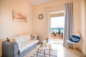 TV, books - Evora in Ionian Islands (Ionian Islands)