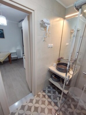 Shower, hair dryer, towels - EAR - house  Karia Lefkada (Lefkada)