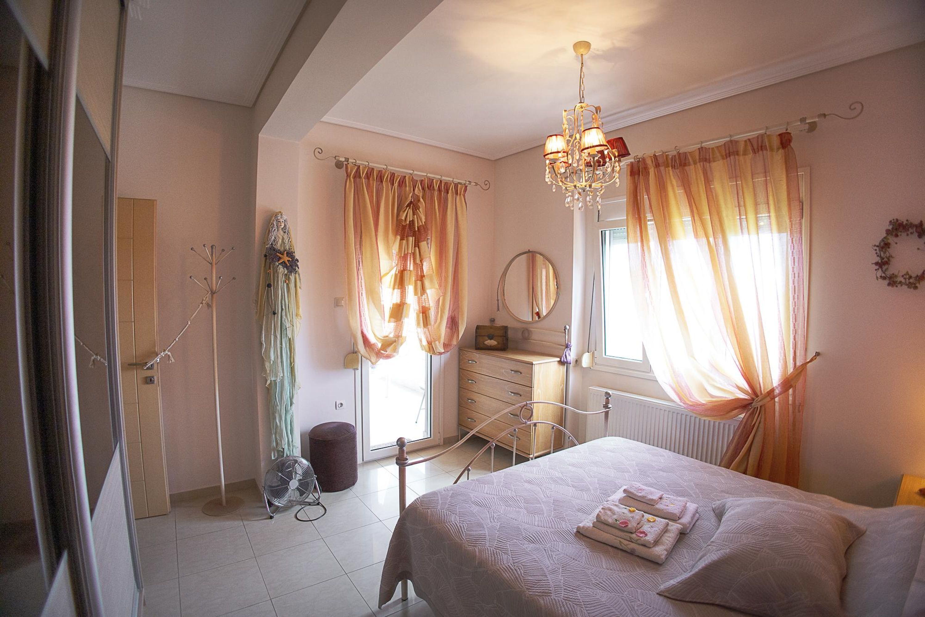 3 bedrooms, iron/ironing board, bed sheets