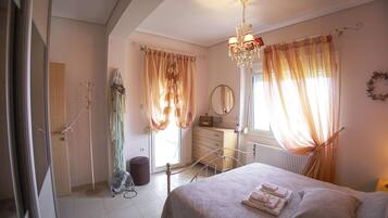 3 bedrooms, iron/ironing board, bed sheets
