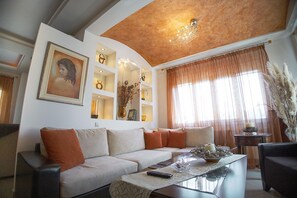 TV - Venia House Marathos (Marathos)