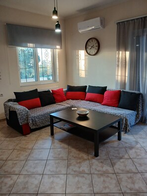 TV, video games - Chrissoula House In Agioi Apostoloi (Daratsos)