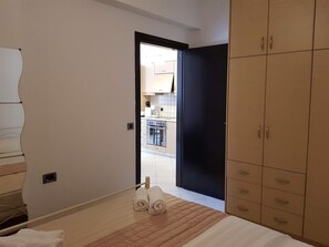 1 bedroom, iron/ironing board, travel cot, free WiFi - Ilia's Apt in Chania (Chania)