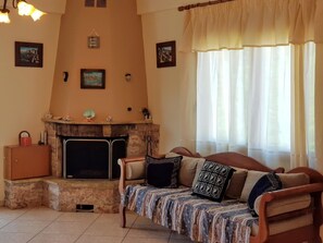 Interior - Eftihia's Traditional House (Loulos)